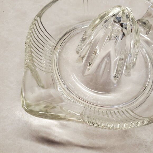 Vintage Glass Citrus Juicer Reamer With Handle & Pour Spout - Picture 6 of 7
